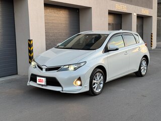 2015 Toyota Auris II Рестайлинг, белый, 1200000 рублей, вид 1