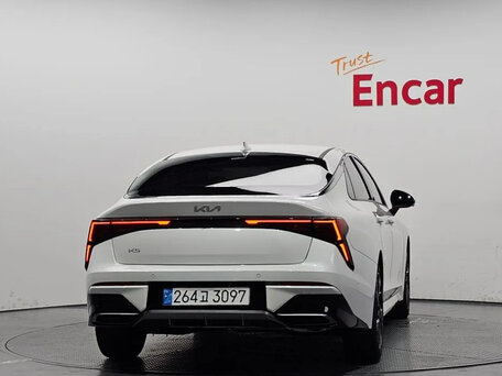 2025 Kia K5 III Рестайлинг, белый, 2500000 рублей, вид 4
