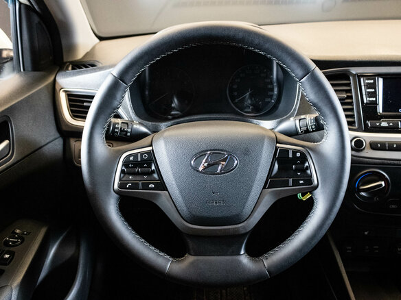 2018 Hyundai Solaris II, белый, 1175000 рублей - вид 5