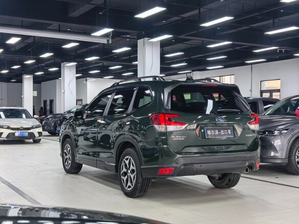 2022 Subaru Forester V Рестайлинг, зелёный - вид 4