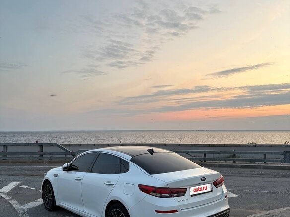 2019 Kia Optima IV Рестайлинг, белый, 1790000 рублей - вид 6