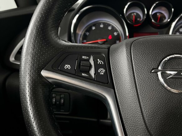 2014 Opel Astra GTC J Рестайлинг, красный, 989900 рублей - вид 13