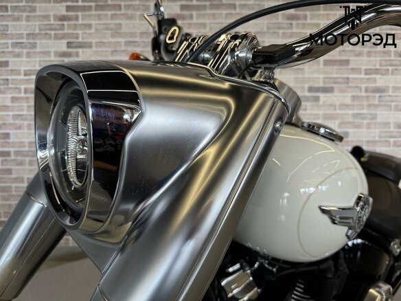 2018 Harley-Davidson Fat Boy, белый, 1985000 рублей - вид 16