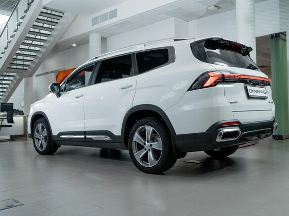 2026 Geely Okavango I Рестайлинг, белый, 4092510 рублей - вид 3