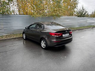 2015 Kia Rio III Рестайлинг, коричневый, 690000 рублей, вид 4