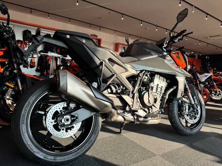 2026 KTM 990 Duke, чёрный, 1299000 рублей, вид 4
