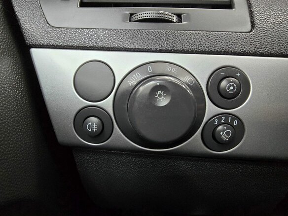 2013 Opel Astra H Рестайлинг, чёрный, 849000 рублей - вид 6