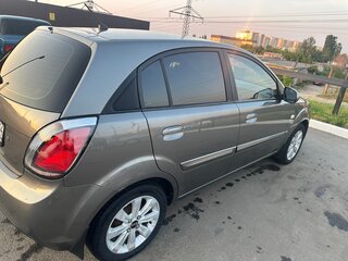 2010 Kia Rio II Рестайлинг, серебристый, 545000 рублей, вид 4