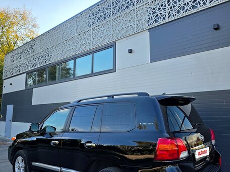 2013 Toyota Land Cruiser 200 Series Рестайлинг 1, чёрный, 4430000 рублей, вид 4