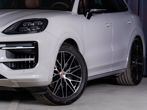 2026 Porsche Cayenne III Рестайлинг, серый - вид 1