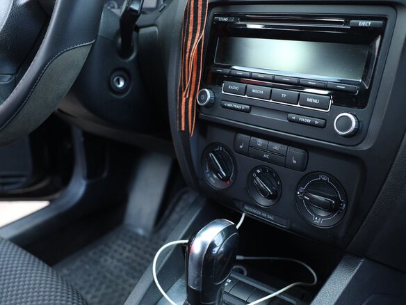 2013 Volkswagen Jetta VI, чёрный - вид 4