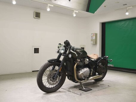 2019 Triumph Bonneville Bobber, зелёный, 1085000 рублей, вид 4
