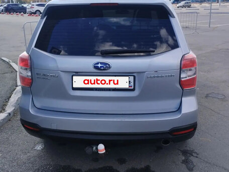 2013 Subaru Forester IV, серебристый, вид 3