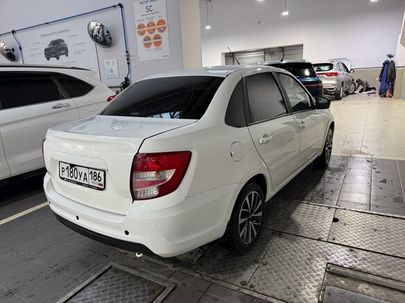 2025 Lada (ВАЗ) Granta I Рестайлинг, белый, 895000 рублей - вид 3