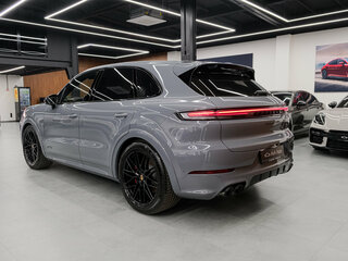 2025 Porsche Cayenne GTS III Рестайлинг, серый, 25970000 рублей, вид 4