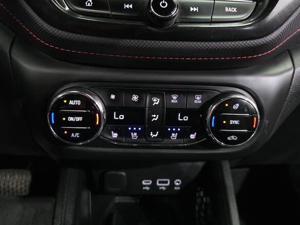 2022 Chevrolet TrailBlazer III, белый, 2050000 рублей - вид 18