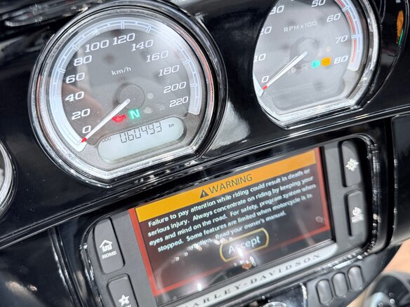2015 Harley-Davidson Electra Glide, серебристый, 1399000 рублей - вид 27