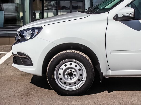 2026 Lada (ВАЗ) Granta I Рестайлинг, белый, 1017000 рублей - вид 2