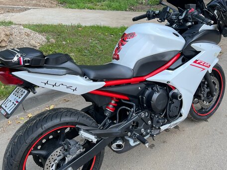 2009 Yamaha XJ6 (FZ6R), белый, 450000 рублей, вид 2