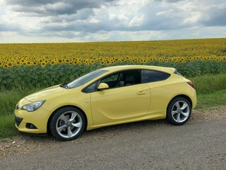 2011 Opel Astra GTC J Рестайлинг, жёлтый, 800000 рублей, вид 1