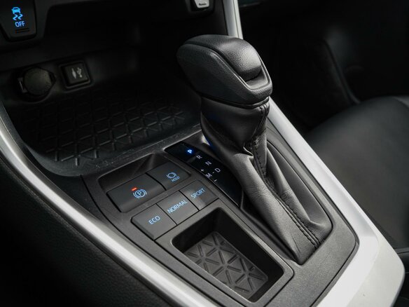 2021 Toyota RAV4 V (XA50), белый, 3240000 рублей - вид 16