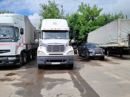 2003 Freightliner Columbia, белый, 2700000 рублей, вид 4