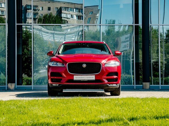 2017 Jaguar F-Pace I, красный, 1910000 рублей - вид 2