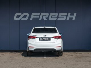 2018 Hyundai Solaris II, белый, 910000 рублей, вид 4