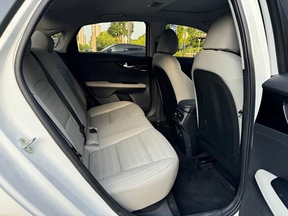 2022 Kia K3 II (China Market) Рестайлинг, белый - вид 8