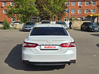 2021 Toyota Camry VIII (XV70) Рестайлинг, белый, 1950000 рублей, вид 4