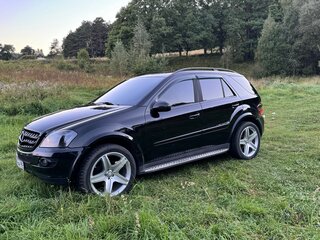 2005 Mercedes-Benz M-Класс 320 II (W164), чёрный, 1050000 рублей, вид 2