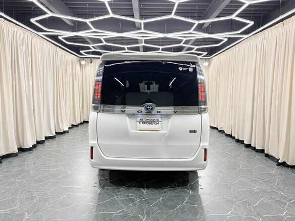 2015 Toyota Voxy III (R80), белый, 1699000 рублей - вид 5