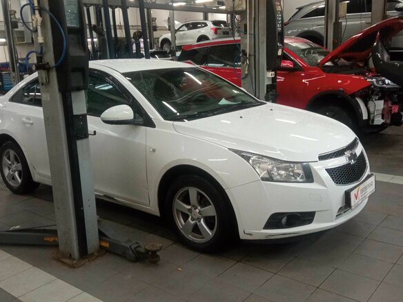 2012 Chevrolet Cruze I, белый, 670000 рублей - вид 1
