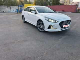 2019 Hyundai Sonata VII (LF) Рестайлинг, белый, 2150000 рублей, вид 2