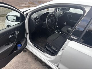 2017 Volkswagen Polo V Рестайлинг, белый, 1150000 рублей, вид 5
