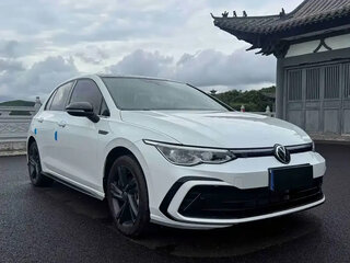 2023 Volkswagen Golf VIII, белый, 1580700 рублей, вид 3