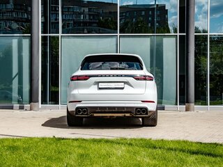 2019 Porsche Cayenne III, белый, 6000000 рублей, вид 4