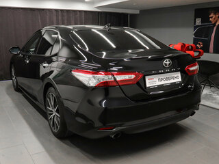 2021 Toyota Camry VIII (XV70) Рестайлинг, чёрный, 3390000 рублей, вид 4