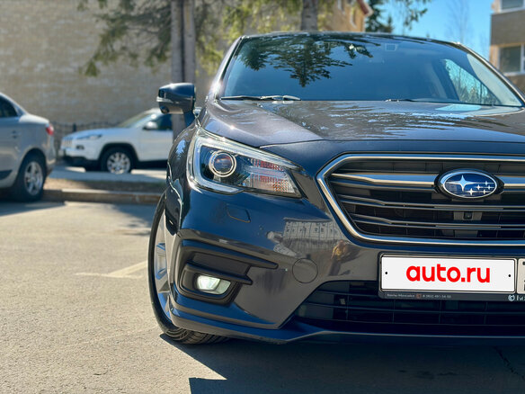 2018 Subaru Legacy VI Рестайлинг, серый - вид 1