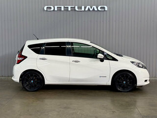 2018 Nissan Note e-Power II Рестайлинг, белый, 1147000 рублей, вид 4