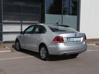 2017 Volkswagen Polo V Рестайлинг, серебристый, 949000 рублей, вид 3