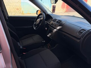 2012 Skoda Fabia II Рестайлинг, серебристый, 650000 рублей, вид 5