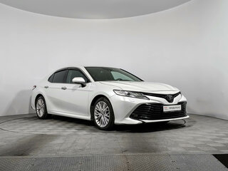 2019 Toyota Camry VIII (XV70), белый, 2450000 рублей, вид 3