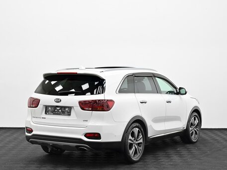 2018 Kia Sorento III Prime Рестайлинг, белый, 2435000 рублей, вид 2