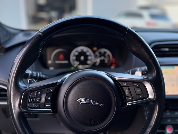 2018 Jaguar F-Pace I, чёрный, 2990000 рублей - вид 10