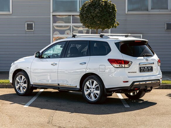 2015 Nissan Pathfinder IV, белый, 1275000 рублей - вид 3