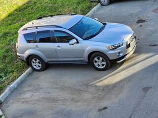 2011 Mitsubishi Outlander II Рестайлинг, серебристый, 1100000 рублей, вид 5