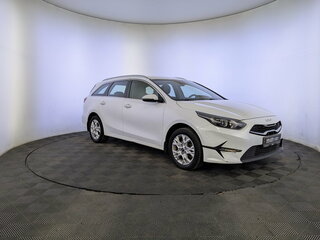 2021 Kia Ceed III Рестайлинг, белый, 2100000 рублей, вид 3
