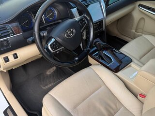 2016 Toyota Camry VII (XV50) Рестайлинг, белый, 2130000 рублей, вид 4