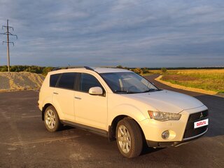 2012 Mitsubishi Outlander II Рестайлинг, белый, 1120000 рублей, вид 2